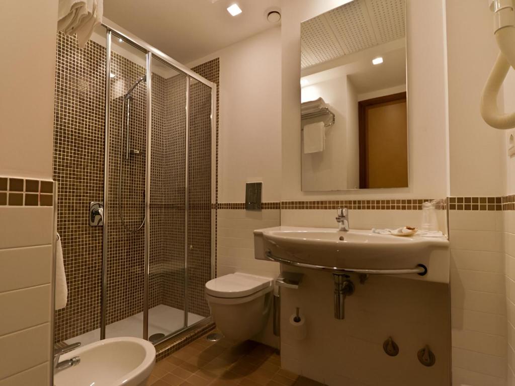 Koupelna v ubytování Hotel Serapo