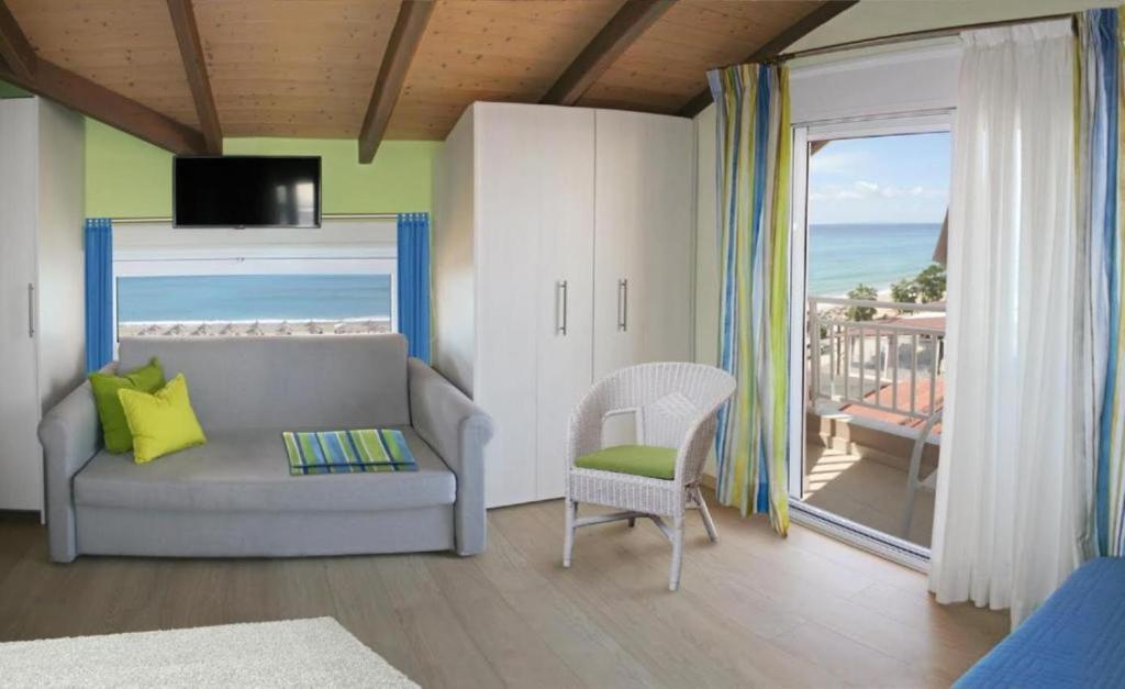 Гостиная зона в WhiteSands Beach Resort