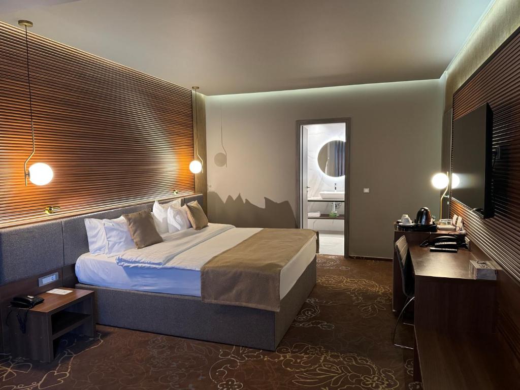 Postel nebo postele na pokoji v ubytování RIN Airport Hotel