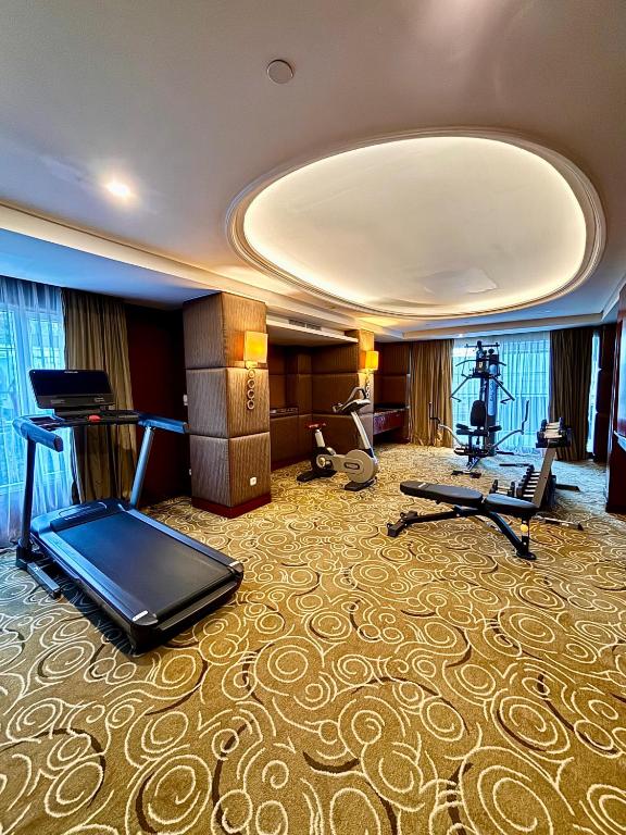 Fitness centrum a/nebo fitness zařízení v ubytování Manado Quality Hotel