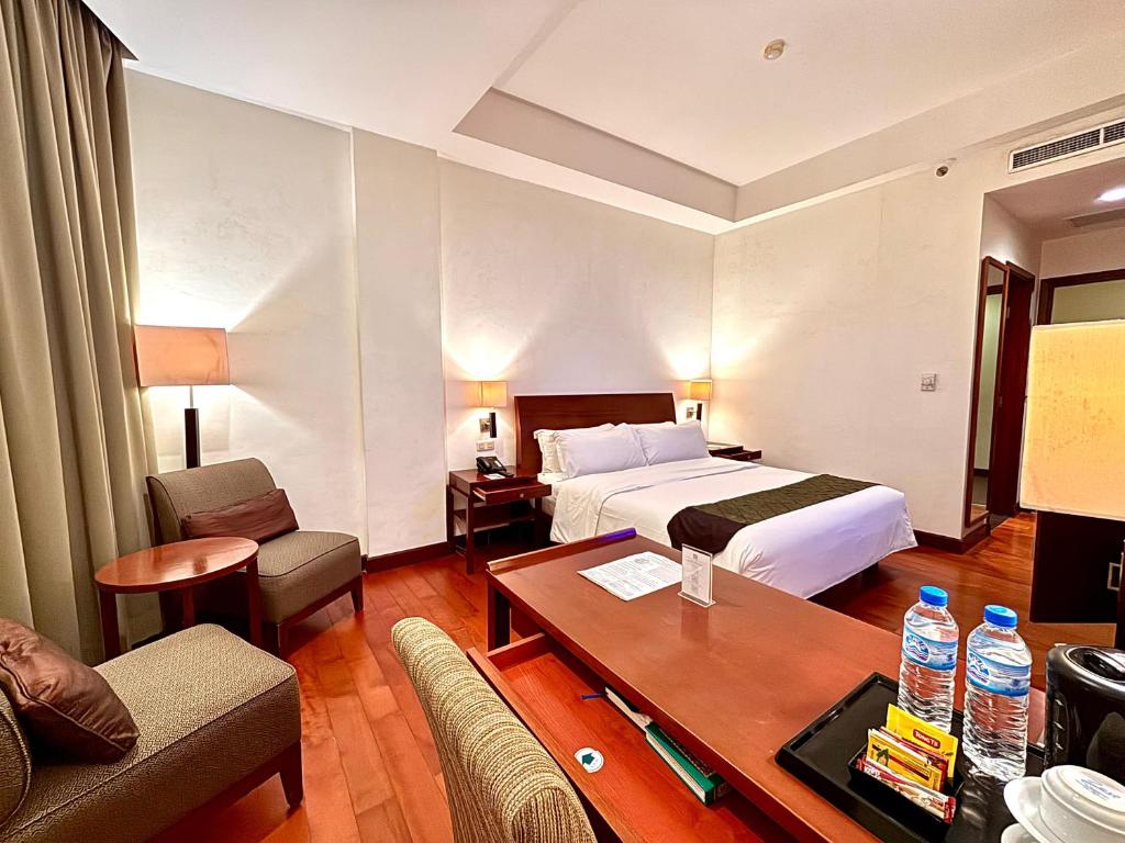 Postel nebo postele na pokoji v ubytování Manado Quality Hotel