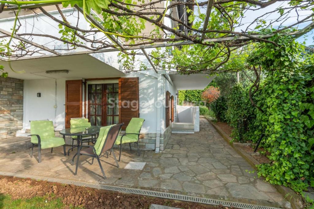 Vonkajšia záhrada v ubytovaní Traditional villa appartment with garden, also for gatherings ,15 minutes from Thessaloniki airport