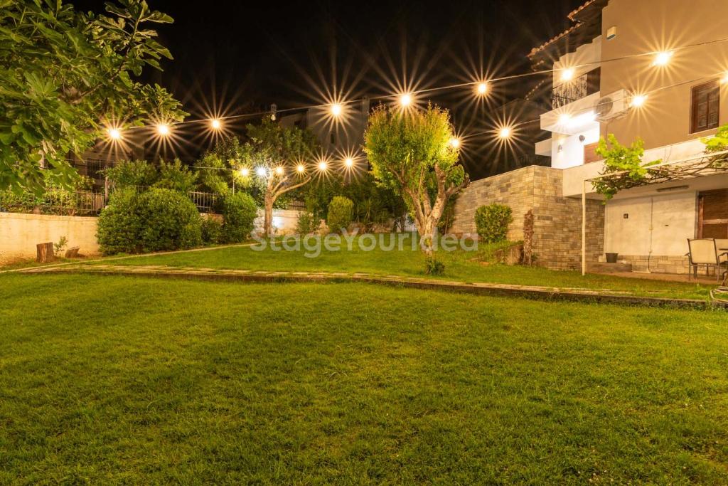 Vonkajšia záhrada v ubytovaní Traditional villa appartment with garden, also for gatherings ,15 minutes from Thessaloniki airport