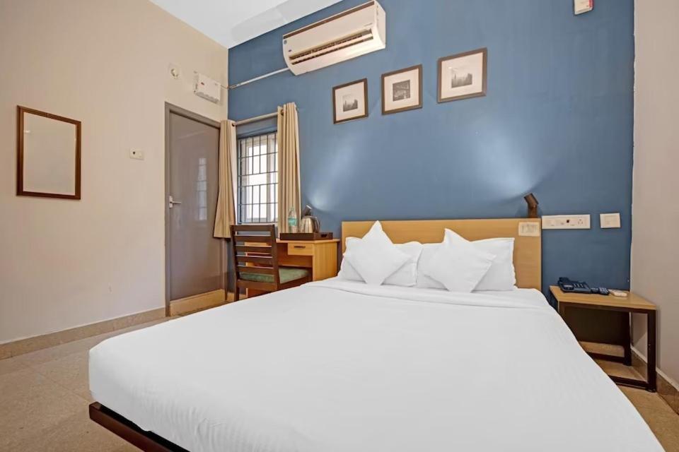 Postel nebo postele na pokoji v ubytování Hotel Sadha Siva