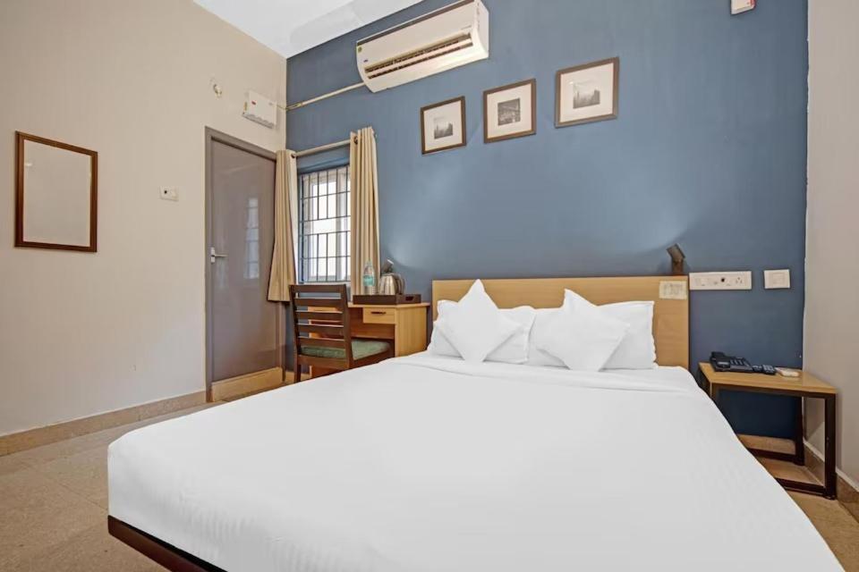 Postel nebo postele na pokoji v ubytování Hotel Sadha Siva