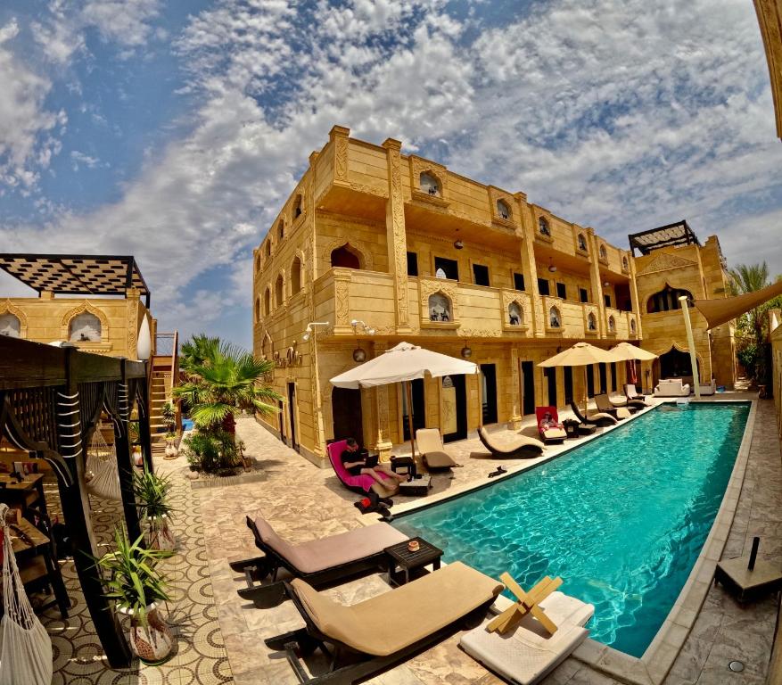 Bazén v ubytování Casa D'or Dahab nebo v jeho okolí