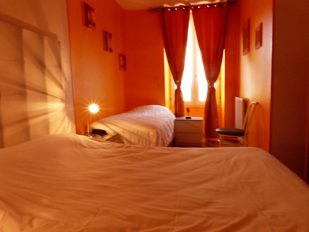 Logis Hôtel Au Croissant - Triple Room