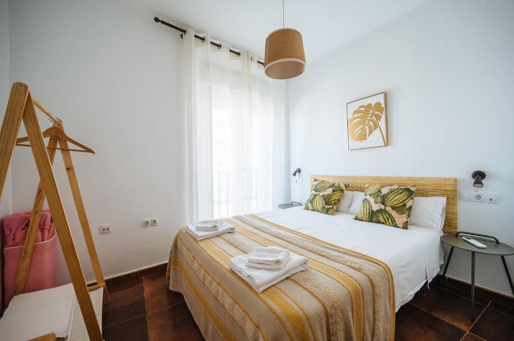 A bed or beds in a room at HomeySeville-Lovely Duplex at Santa Cruz 10 pax, Parking Optional