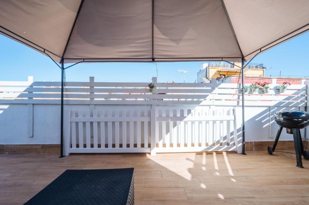 A balcony or terrace at HomeySeville-Lovely Duplex at Santa Cruz 10 pax, Parking Optional