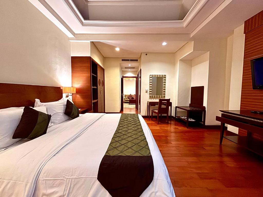 Postel nebo postele na pokoji v ubytování Manado Quality Hotel