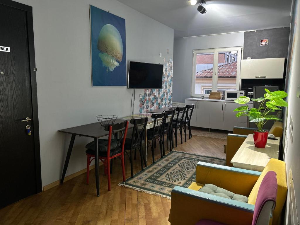 TV a/nebo společenská místnost v ubytování Porta Hostel