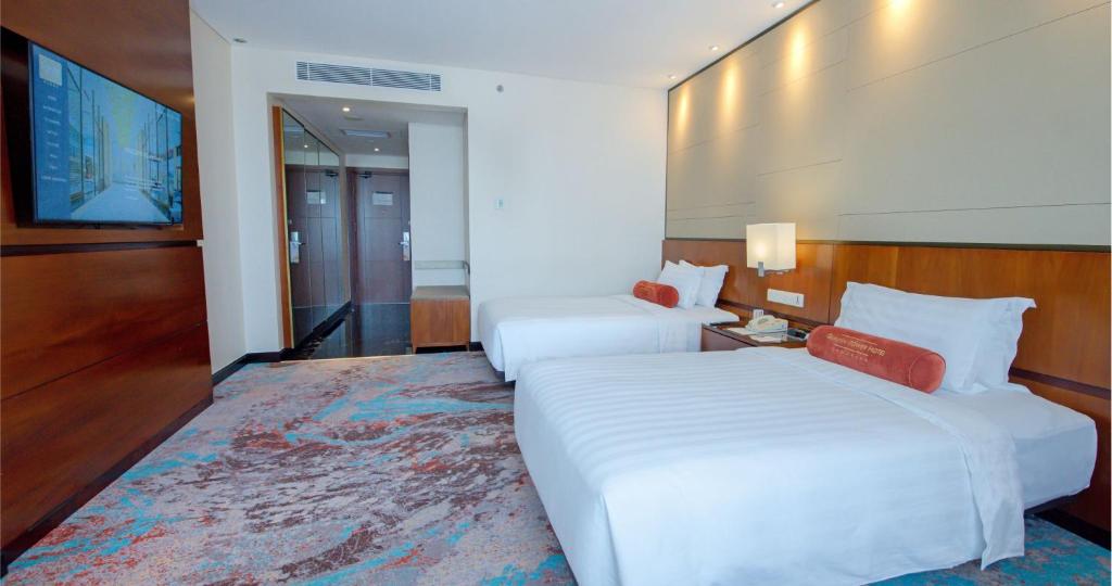 Postel nebo postele na pokoji v ubytování Gumaya Tower Hotel