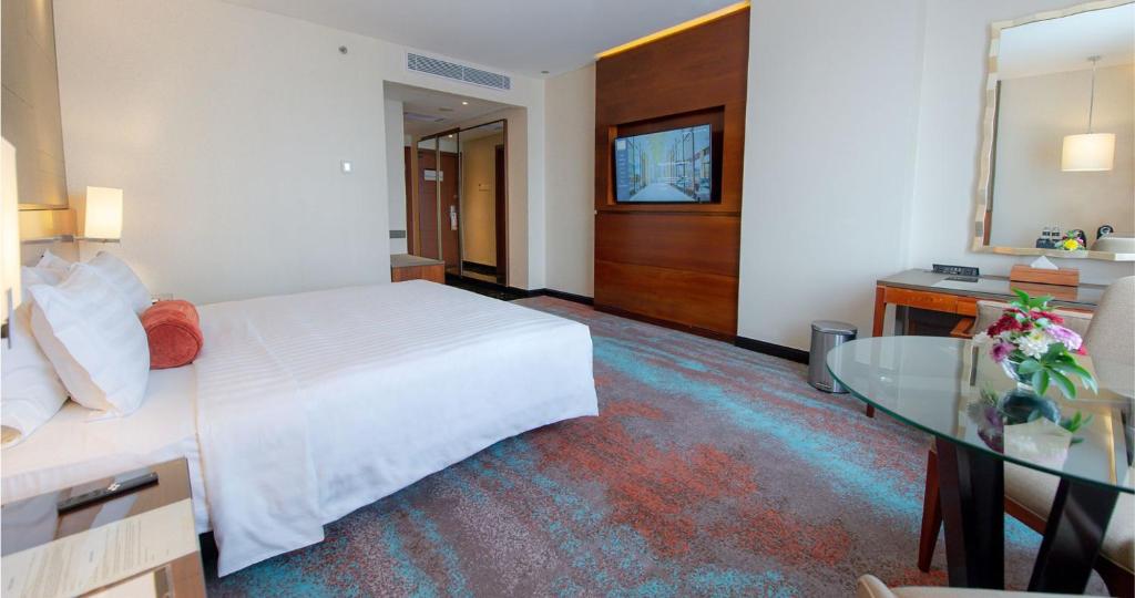 Postel nebo postele na pokoji v ubytování Gumaya Tower Hotel