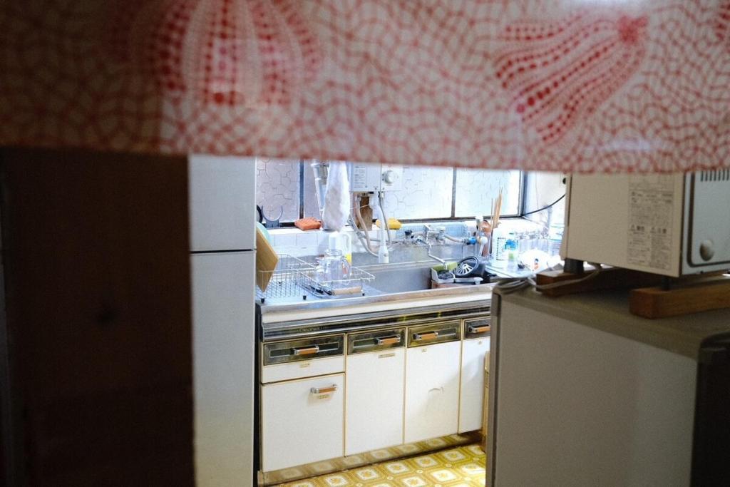 Kuchyň nebo kuchyňský kout v ubytování 向島集会所夕朝二食付き
