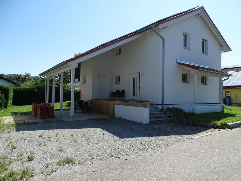 Sunny Side Apartments - Two-Bedroom Apartment With Garden View