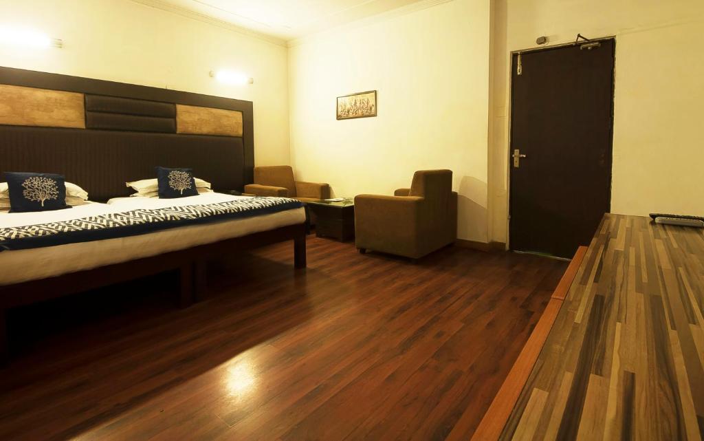 Postel nebo postele na pokoji v ubytování Golden Leaf Hotel