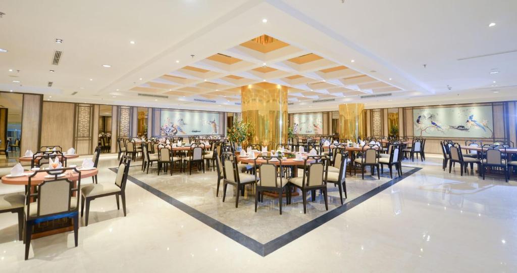 Restaurace v ubytování Gumaya Tower Hotel