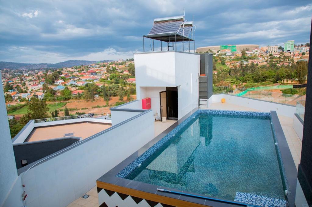 Bazén v ubytování Cascadia Apartments Kigali nebo v jeho okolí