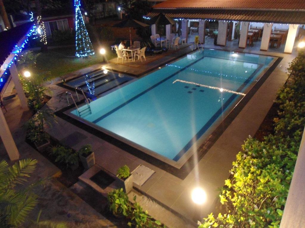 Bazén v ubytování Ranveli Beach Hotel nebo v jeho okolí