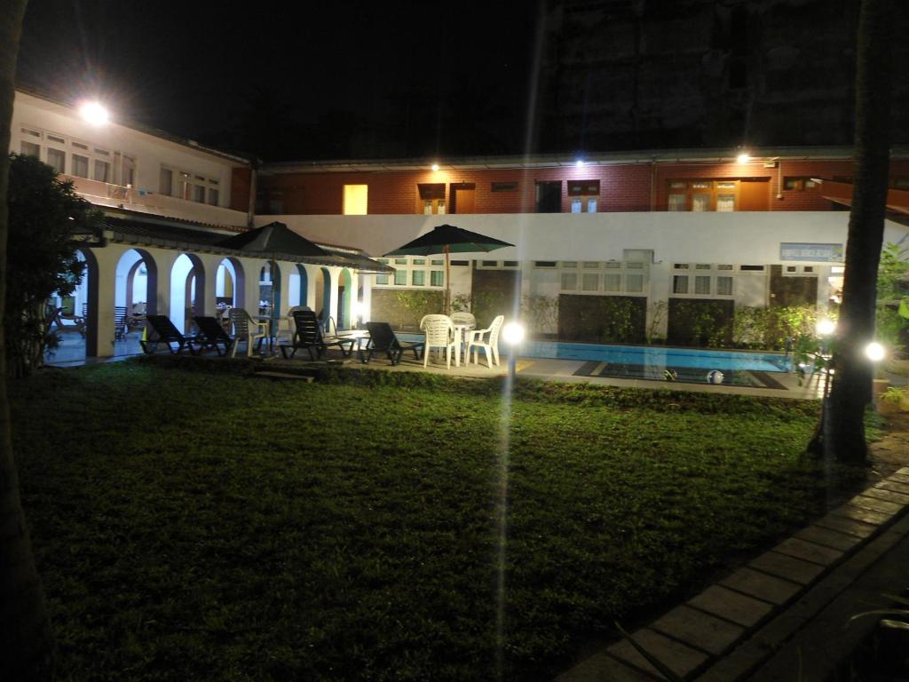 Bazén v ubytování Ranveli Beach Hotel nebo v jeho okolí