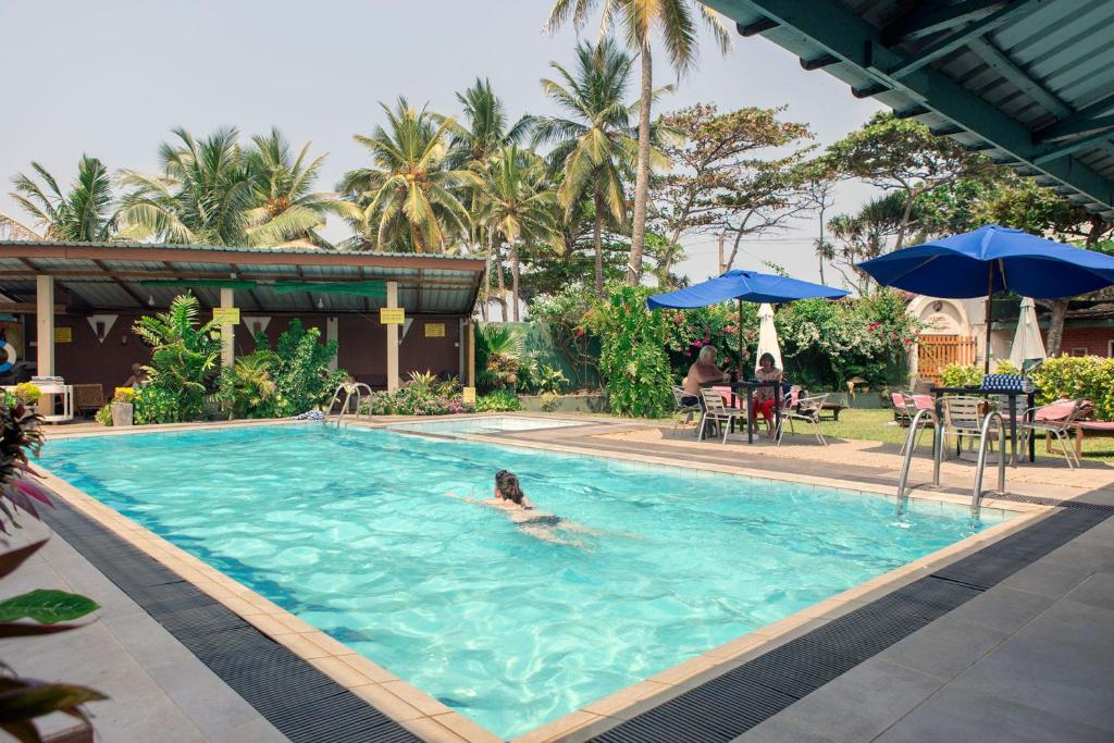 Bazén v ubytování Ranveli Beach Hotel nebo v jeho okolí