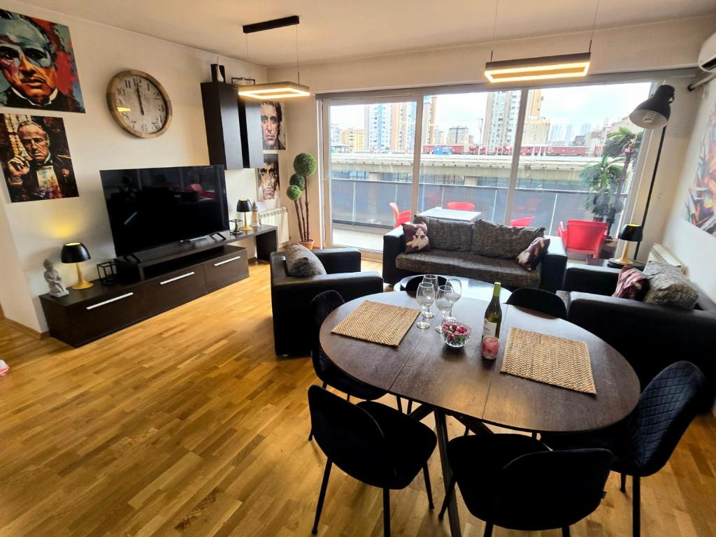 TV a/nebo společenská místnost v ubytování Gallery Apartment