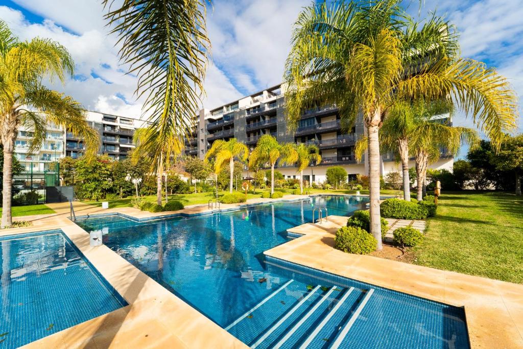 Swimmingpoolen hos eller tæt på BM5J, Big duplex penthouse with two terraces