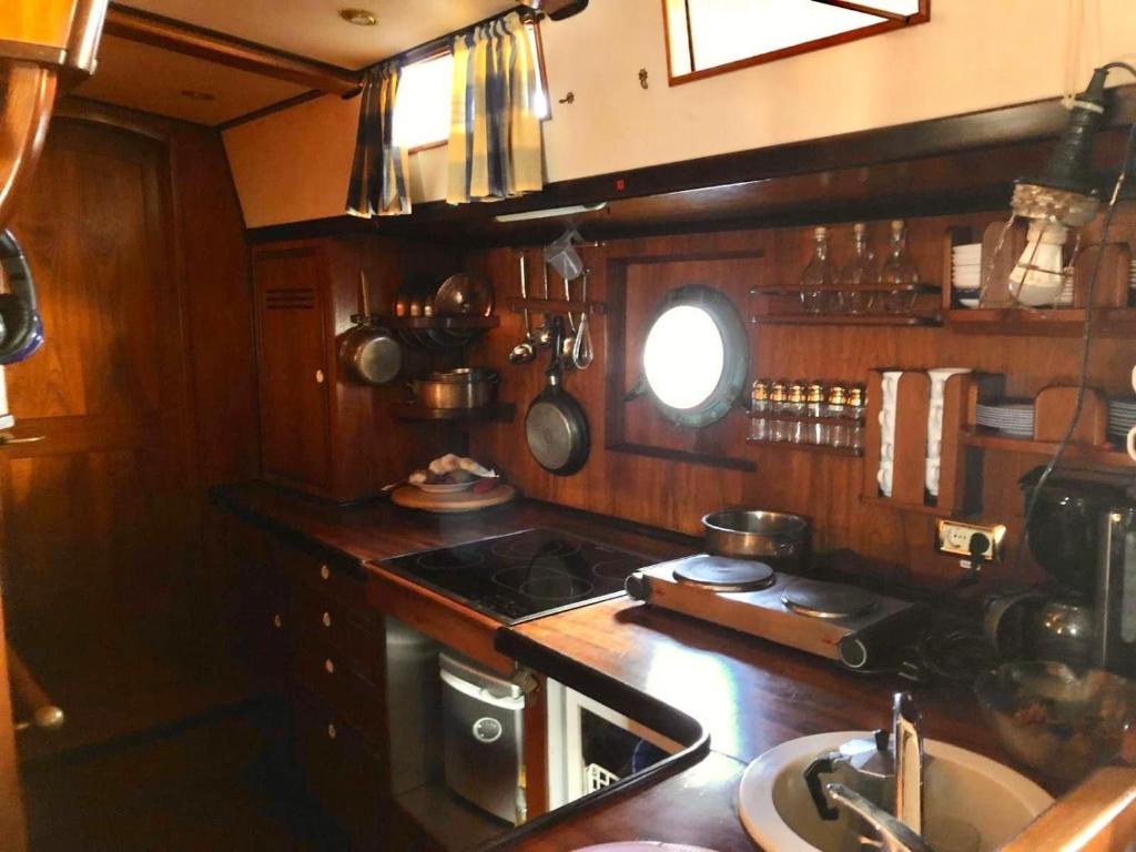 Dapur atau dapur kecil di Segelbooturlaub