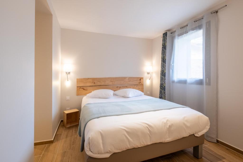 Logis Hôtel Les Vieilles Granges - 高级大号床间