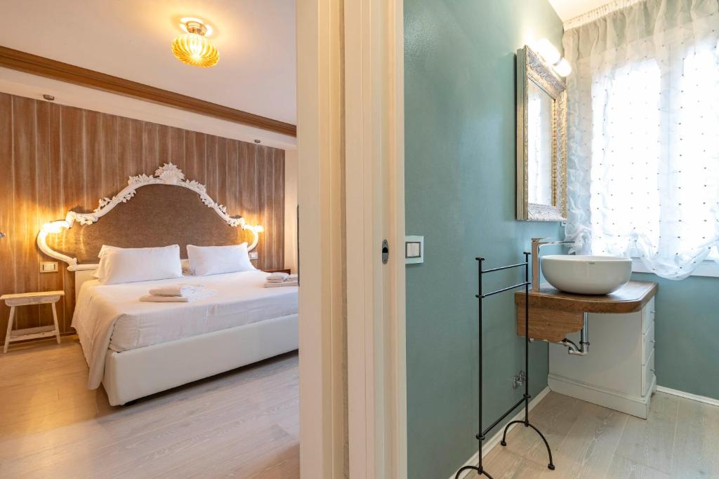 Postel nebo postele na pokoji v ubytování San Marco Suite by Bricola Apartments