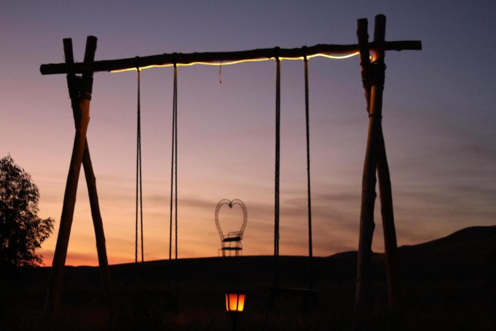 Východ nebo západ slunce při pohledu z luxury tent nebo okolí