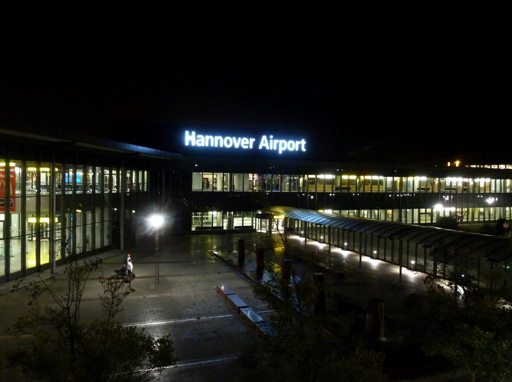 Hannover - PHIL & MAX Hotels und Apartments Airport - Resim 40