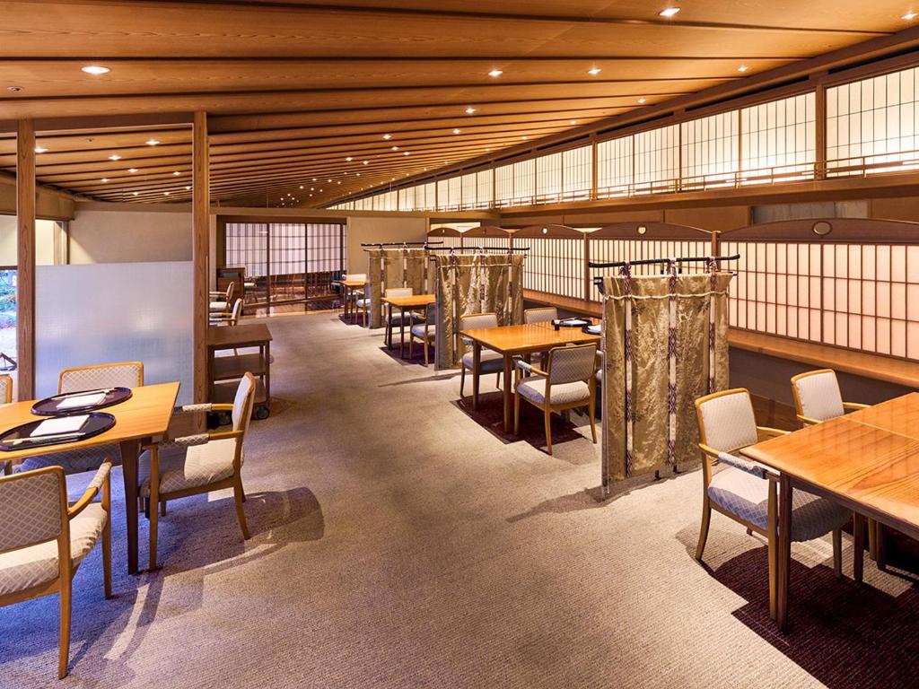 a restaurant with wooden tables and chairs and tables and tablesktop at Hotel Nikko Kumamoto in Kumamoto