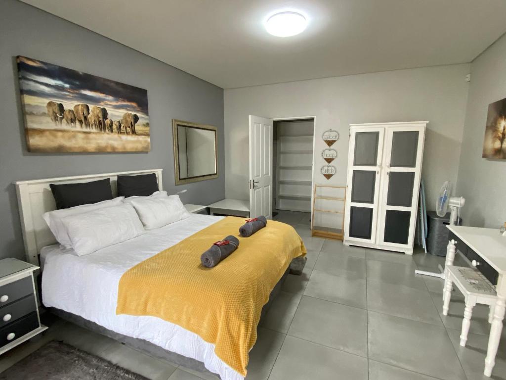 Katil atau katil-katil dalam bilik di Beautiful solar powered apartment