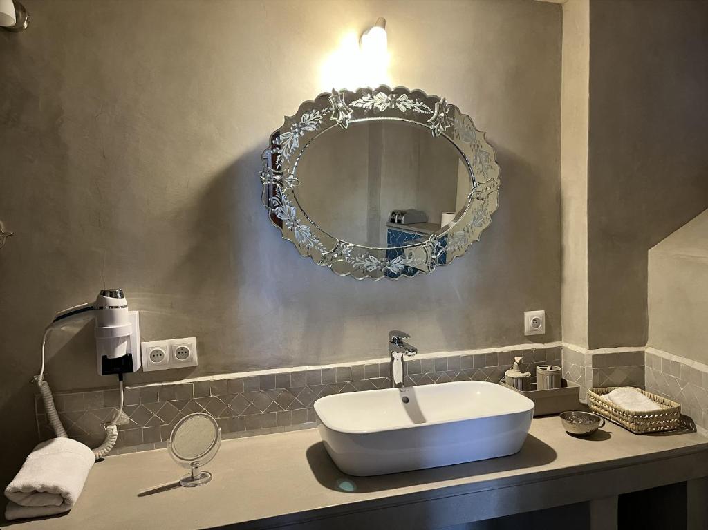 Ένα μπάνιο στο Riad Hanael Garden & Spa