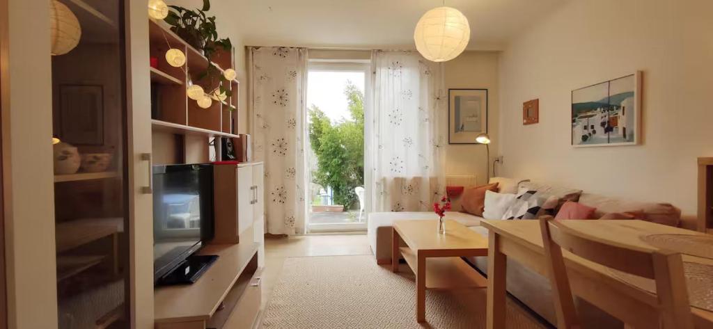 Guest House with Garden Terrace - Free Parking