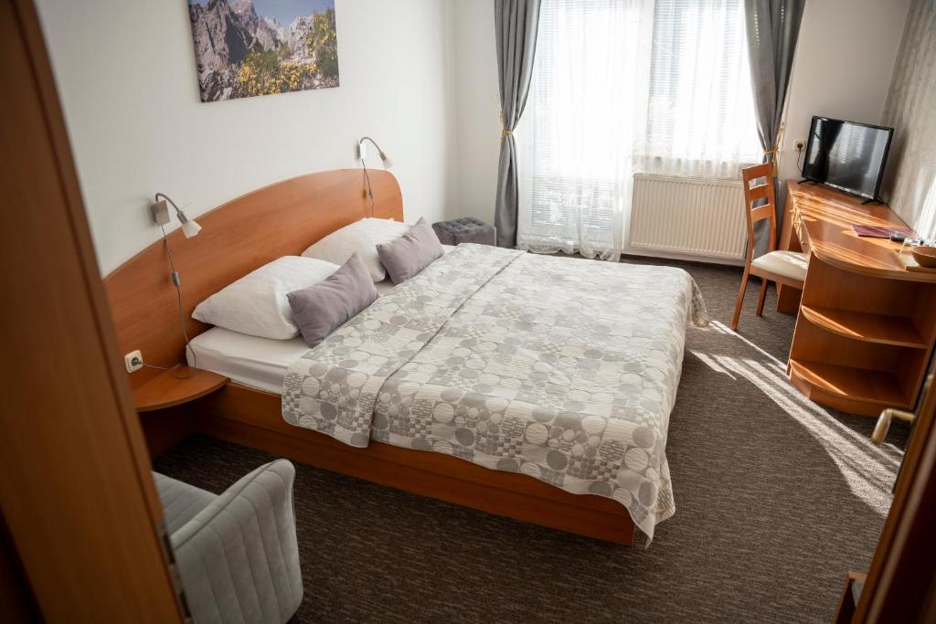 Postel nebo postele na pokoji v ubytování B&B Brezov Gaj