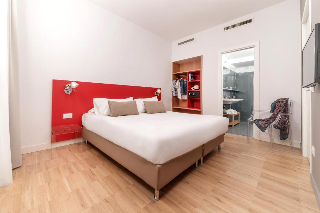 Postel nebo postele na pokoji v ubytování Hotel Piazza Bellini & Apartments
