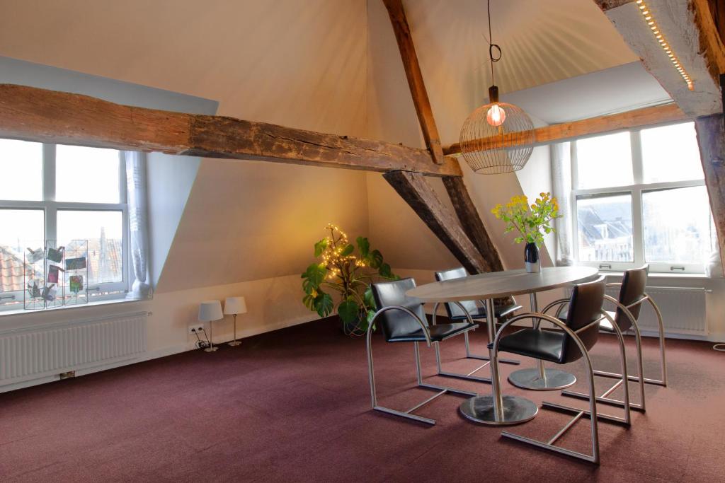 Fotografie z fotogalerie ubytování Spacious loft in listed building v destinaci Vianen