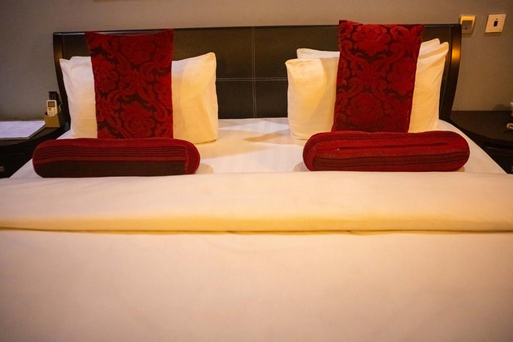 The Crib Hotels - Queen Room