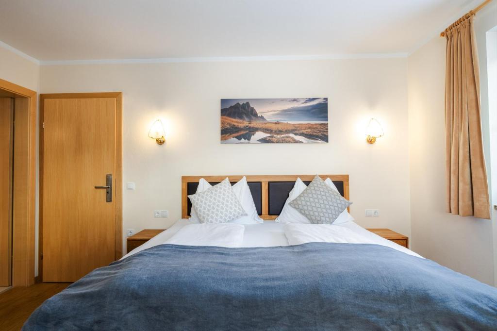 Postel nebo postele na pokoji v ubytování Hotel Tauernglöckl