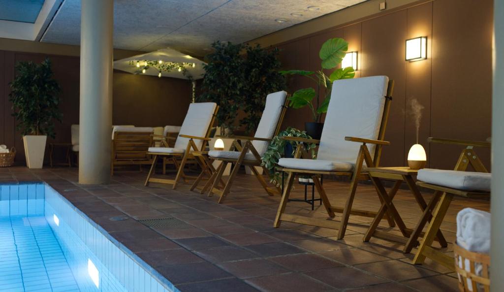 Bazén v ubytování First Hotel Witt nebo v jeho okolí