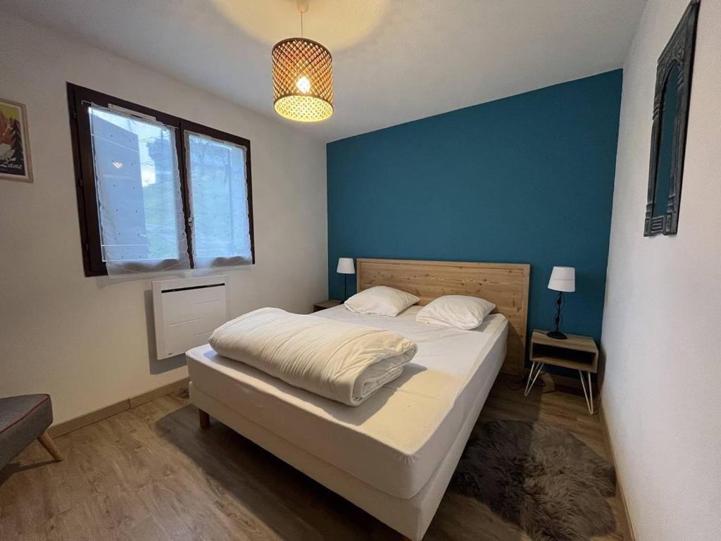 Posteľ alebo postele v izbe v ubytovaní Appartement familial pour 6 personnes avec terrasse, parking gratuit et proche des navettes - FR-1-548-31