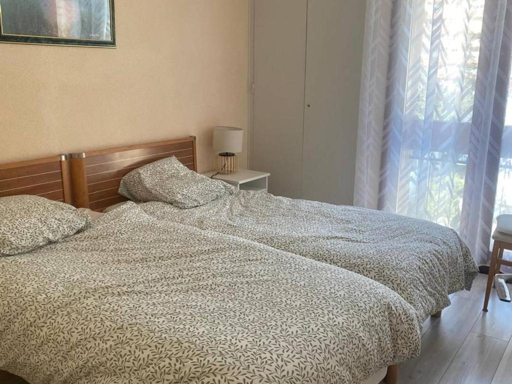 Posteľ alebo postele v izbe v ubytovaní F2 avec parking, terrasse & wifi à Amélie-les-Bains, animaux acceptés - FR-1-703-53