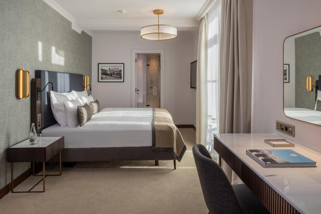 Signature Suite
