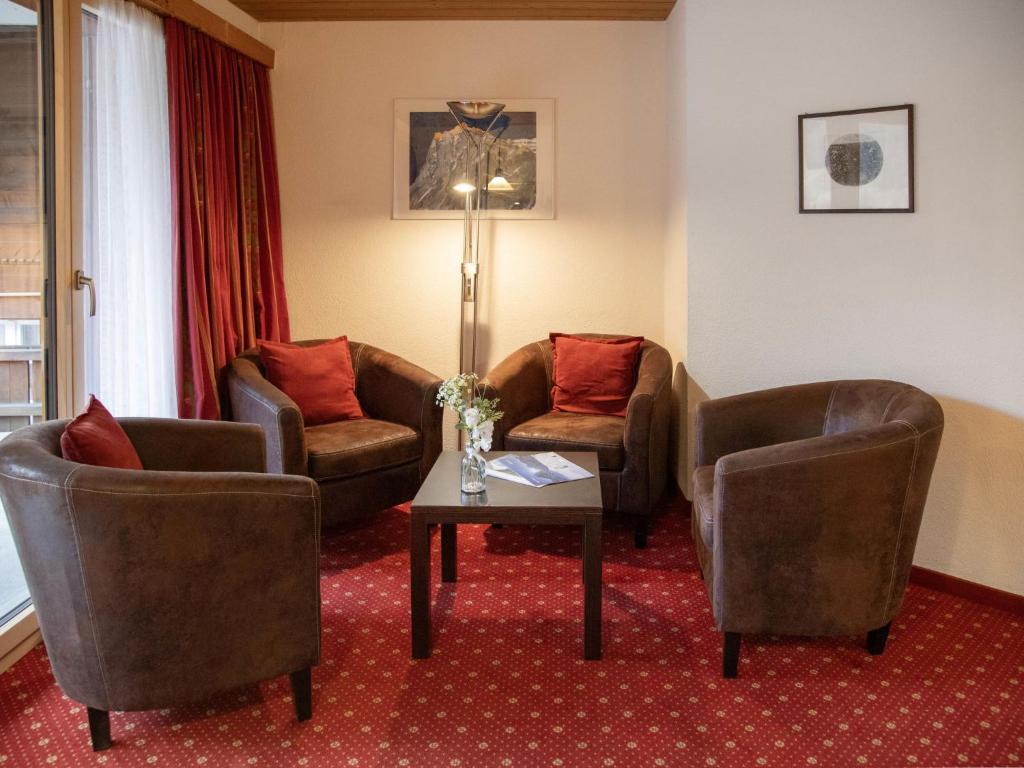 a waiting room with two chairs and a table at Apartment Chalet Abendrot apARTments-21 by Interhome in Grindelwald