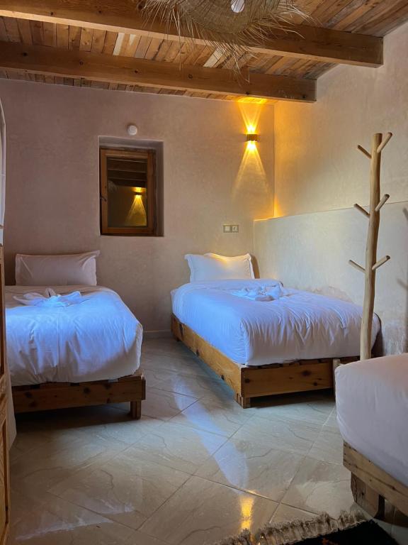 Postel nebo postele na pokoji v ubytování Single fin taghazout surf & stay