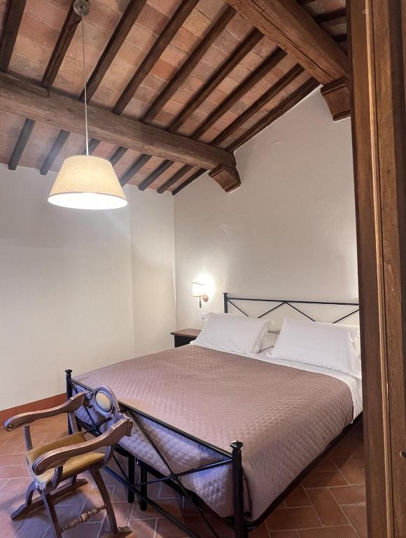 Postel nebo postele na pokoji v ubytování Rocca d'Orcia Suites and Villas