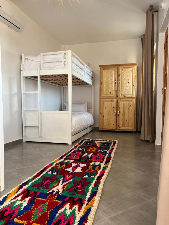 Postel nebo postele na pokoji v ubytování Single fin taghazout surf & stay