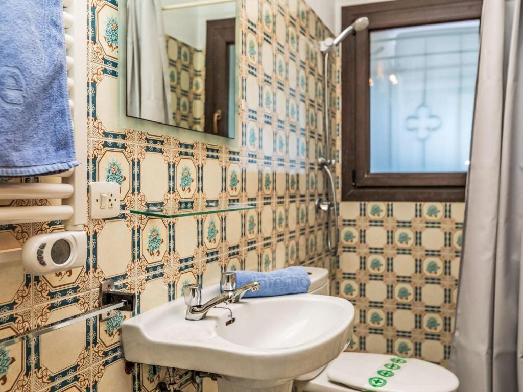 Kúpeľňa v ubytovaní Holiday Home Les 4 Saisons by Interhome